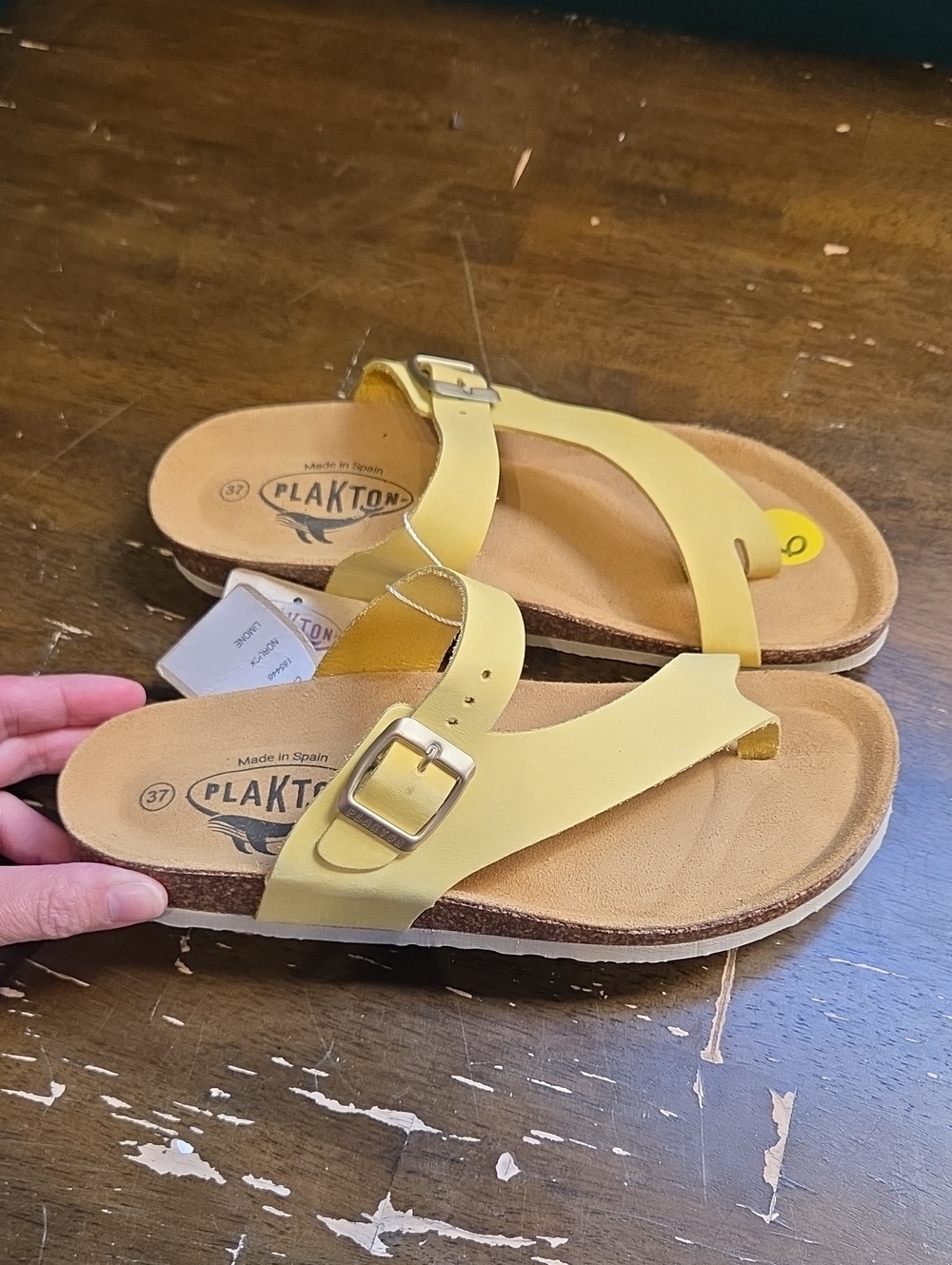 Plakton Size 6 Women's Yellow Buckle Toe-Post Sandal NEW With Tags